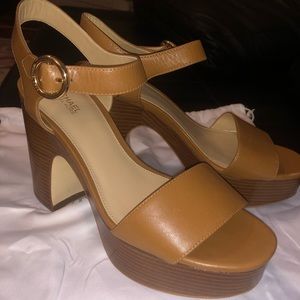 MK platform sandal